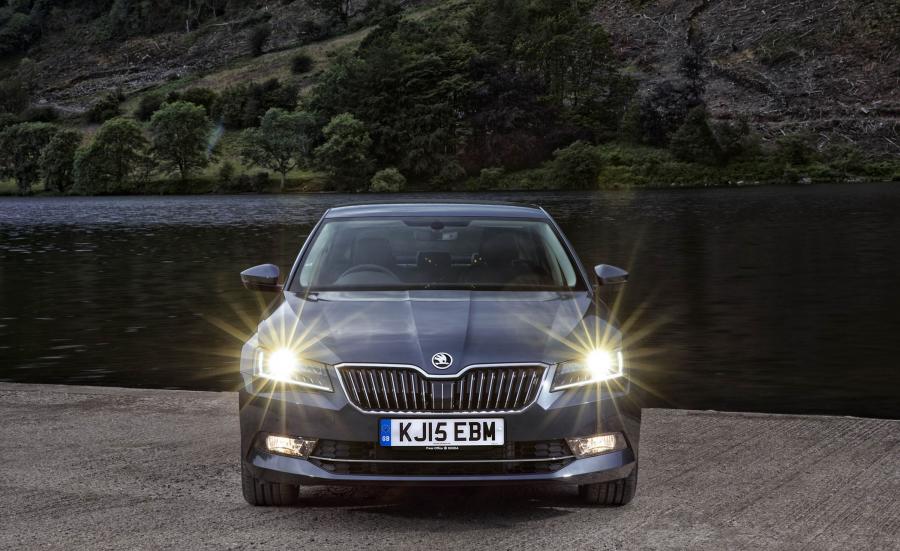  Skoda Superb 2015 года  (UK) (фото 11 из 12)
